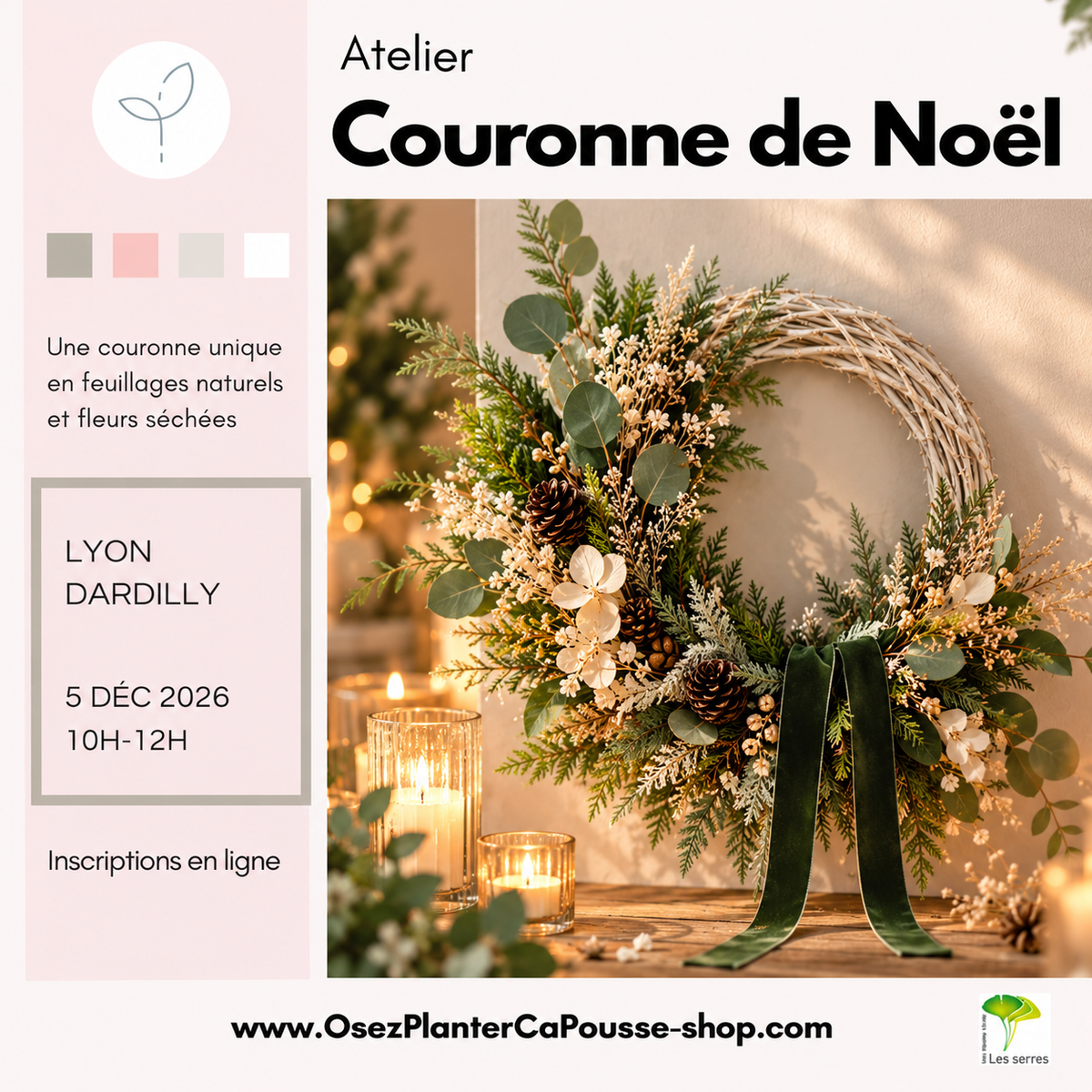 Affiche de l’atelier couronne de Noël à Dardilly, avec une couronne de feuillages, fleurs séchées, pommes de pin et ruban vert