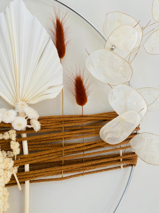 Couronne Poetique Fleurs stabilisees et sechees Marron