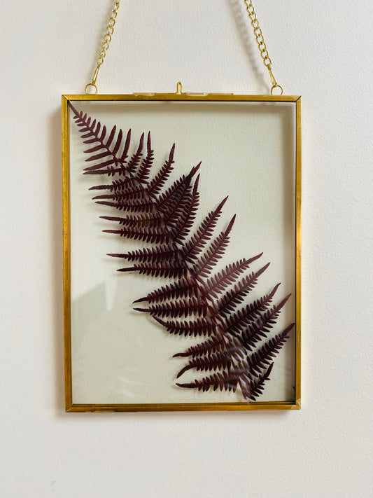 Cadre vintage en laiton doré – Fougère Stabilisée Grenat